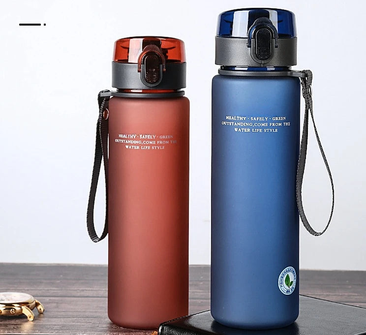Gourde de sport , sans BPA et étanche, idéale pour les randonnées et les voyages ; 
modèle portable pour vos boissons préférées (400 ml / 560 ml)