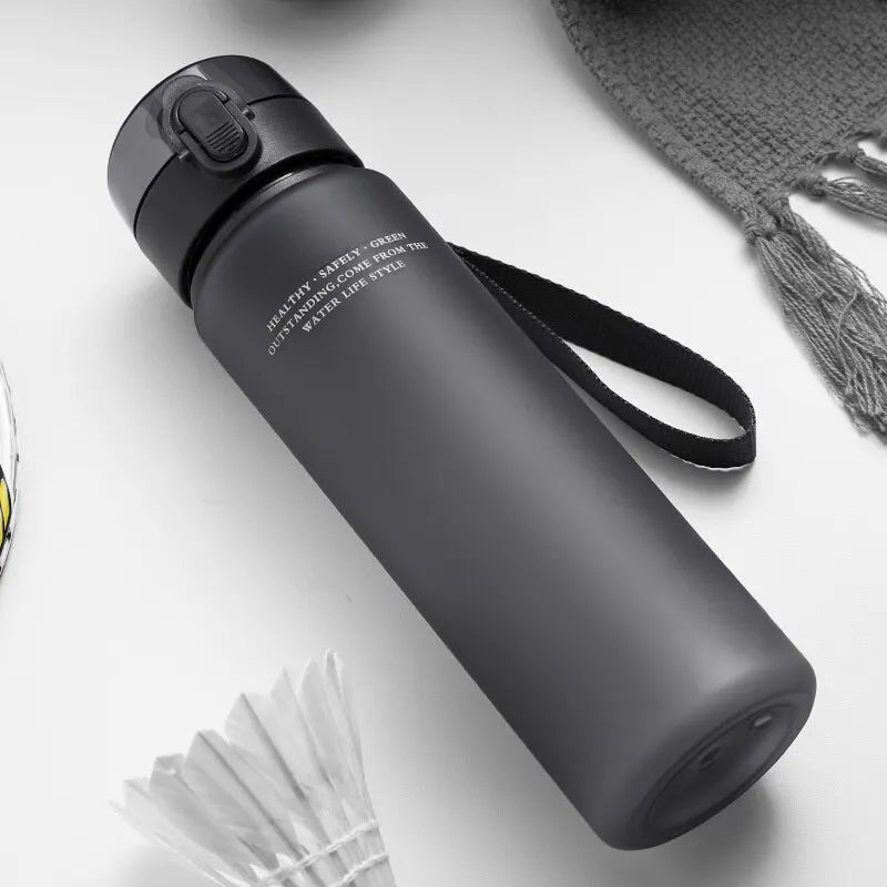Gourde de sport , sans BPA et étanche, idéale pour les randonnées et les voyages ; 
modèle portable pour vos boissons préférées (400 ml / 560 ml)