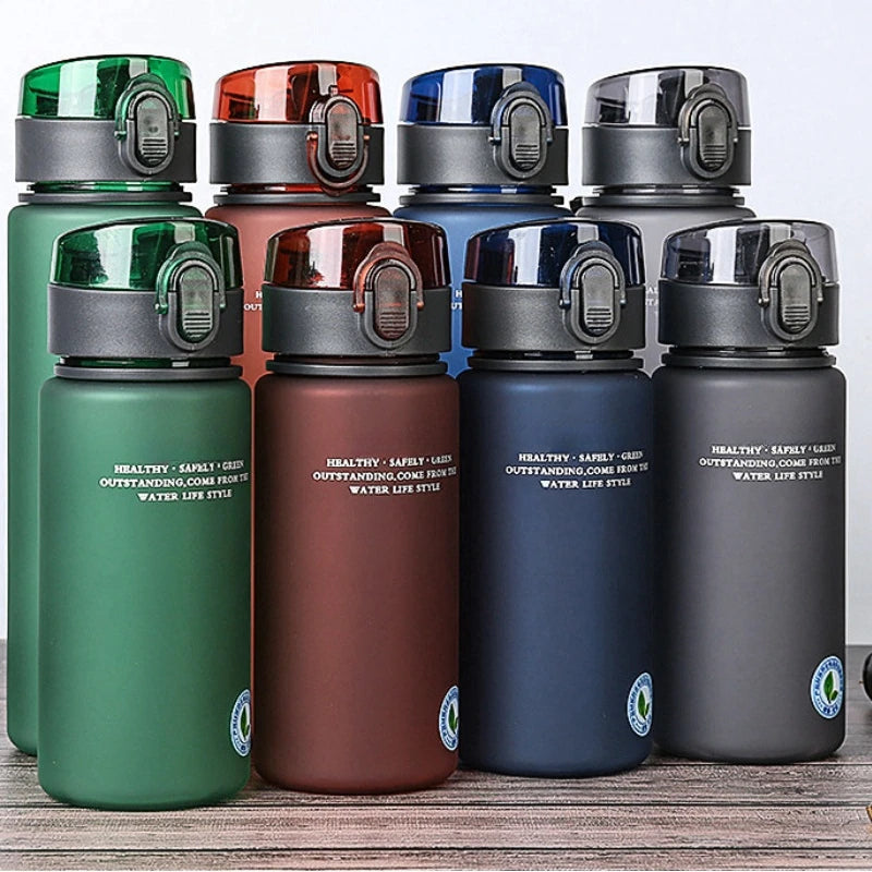 Gourde de sport , sans BPA et étanche, idéale pour les randonnées et les voyages ; 
modèle portable pour vos boissons préférées (400 ml / 560 ml)