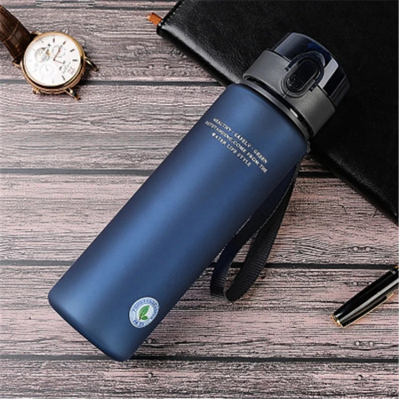 Gourde de sport , sans BPA et étanche, idéale pour les randonnées et les voyages ; 
modèle portable pour vos boissons préférées (400 ml / 560 ml)
