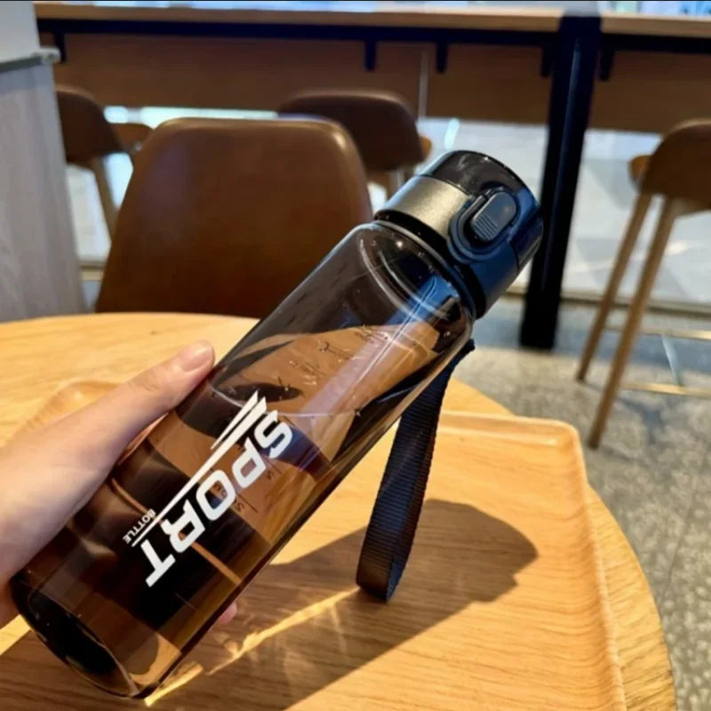 Gourde de sport , sans BPA et étanche, idéale pour les randonnées et les voyages ; 
modèle portable pour vos boissons préférées (400 ml / 560 ml)